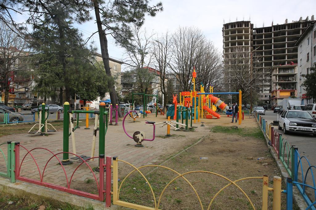 Tamuna Apartment Batumi Bagian luar foto