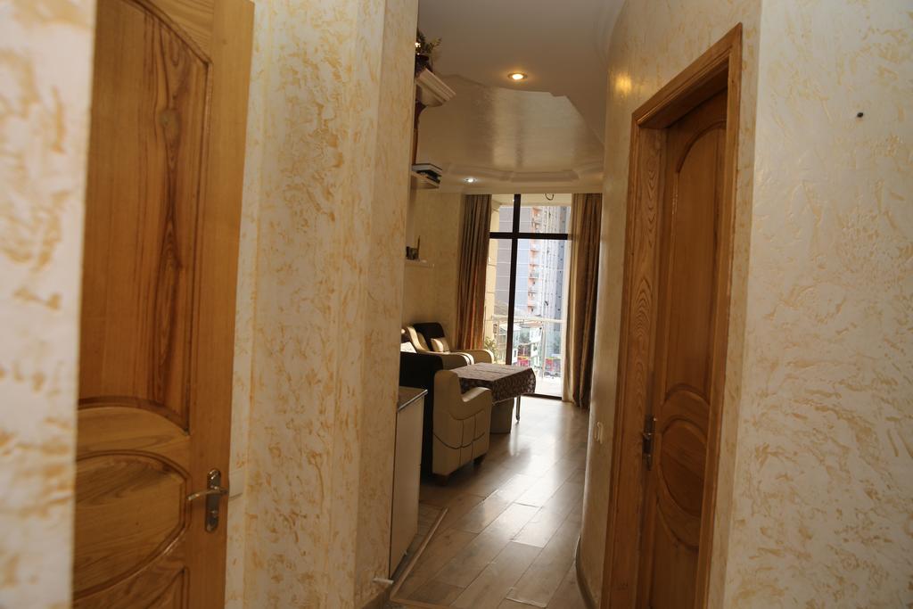 Tamuna Apartment Batumi Bagian luar foto