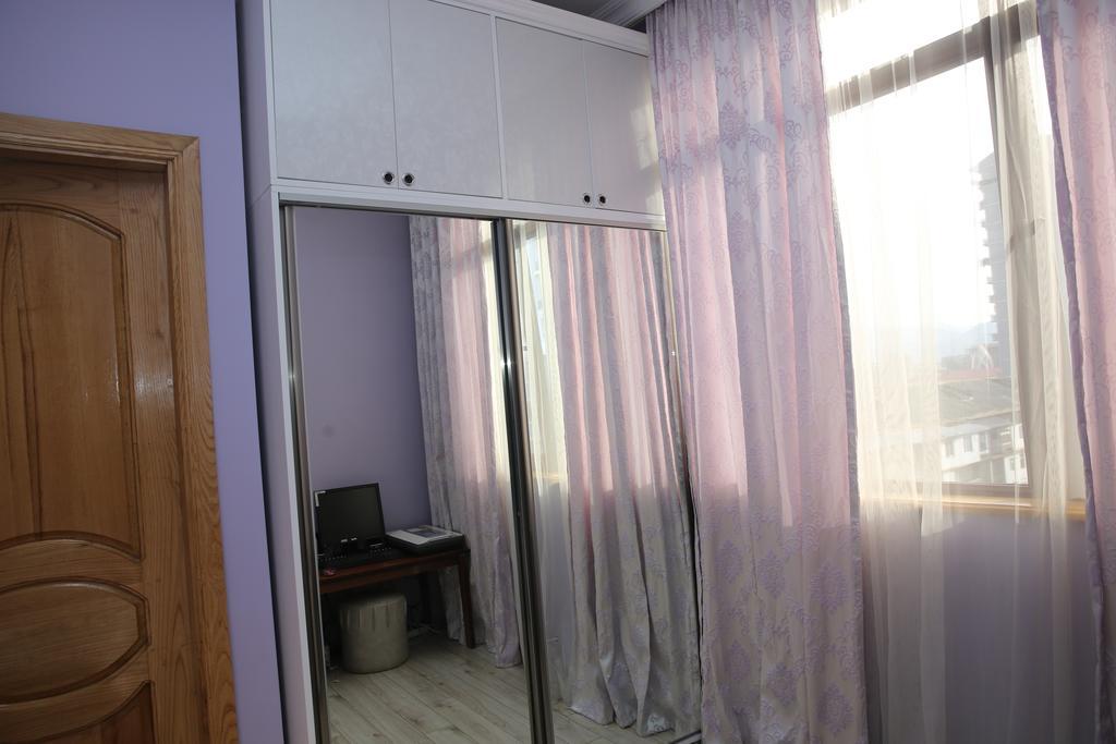 Tamuna Apartment Batumi Bagian luar foto